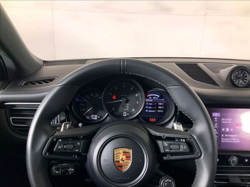 Used 2026 Porsche Macan AWD/4WD image 11