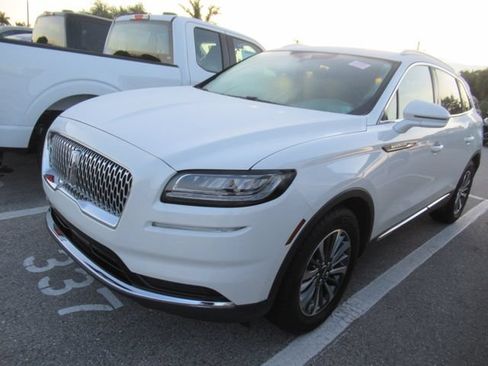 Used 2022 Lincoln Nautilus FWD w/ Premium Package image 3