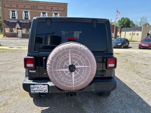 Used 2018 Jeep Wrangler Unlimited Sport S AWD/4WD image 4
