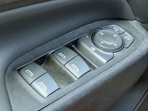 Used 2022 Chevrolet Equinox LT w/ Driver Convenience Package AWD/4WD image 24