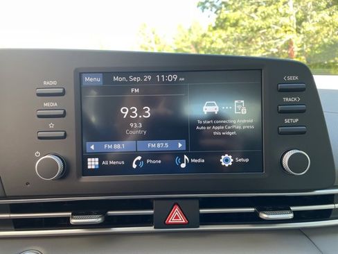 Used 2025 Hyundai Elantra Sport image 22