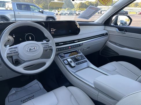 Used 2024 Hyundai Palisade Calligraphy image 2