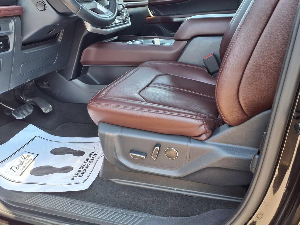 Used 2024 Ford Expedition Limited RWD image 16