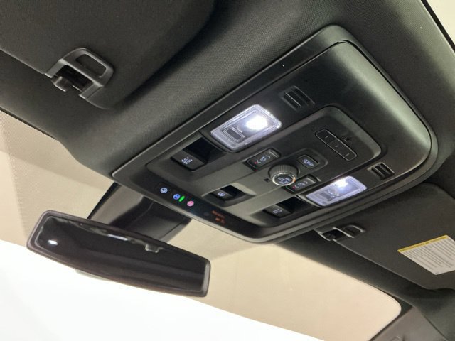 Used 2021 Chevrolet Tahoe Z71 w/ Z71 Signature Package AWD/4WD image 21