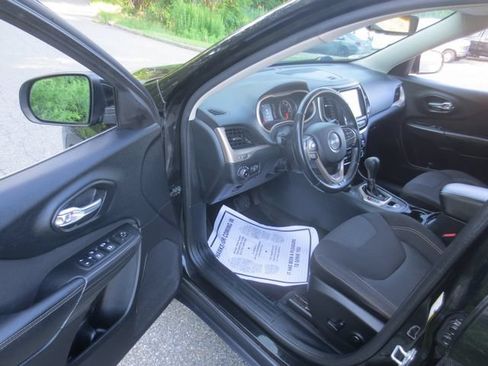 Used 2016 Jeep Cherokee Latitude w/ Safety/Convenience Group AWD/4WD image 7