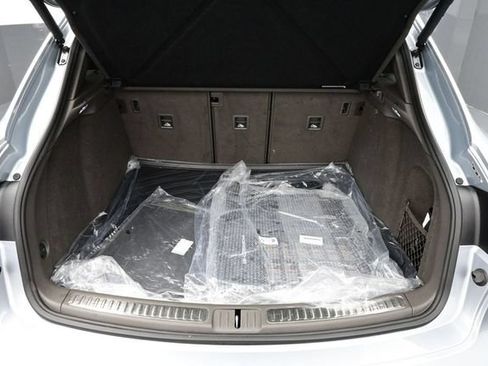 Certified 2025 Porsche Macan AWD/4WD image 16