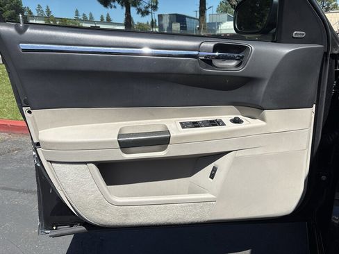 Used 2006 Chrysler 300 C RWD image 32