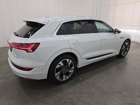 Used 2023 Audi e-tron Premium Plus w/ Premium Plus Package AWD/4WD image 5
