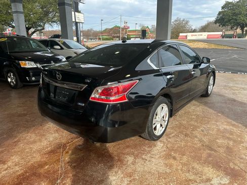 Used 2014 Nissan Altima 2.5 SV w/ Convenience Package image 6