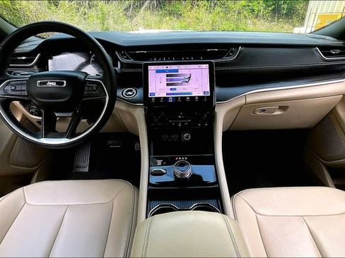 Used 2025 Jeep Grand Cherokee L Limited image 7