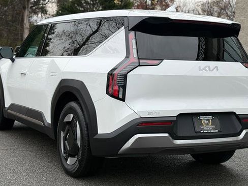 Used 2024 Kia EV9 Light Long Range image 4