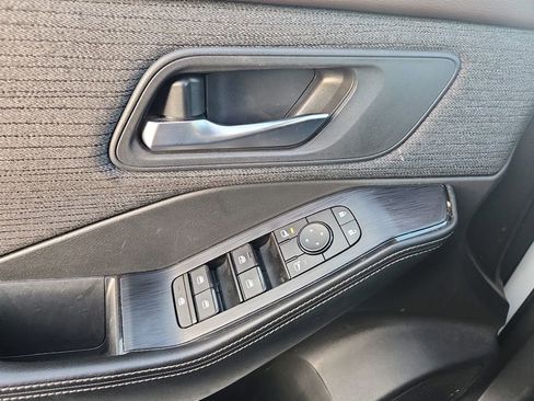 Used 2023 Nissan Rogue SV image 22