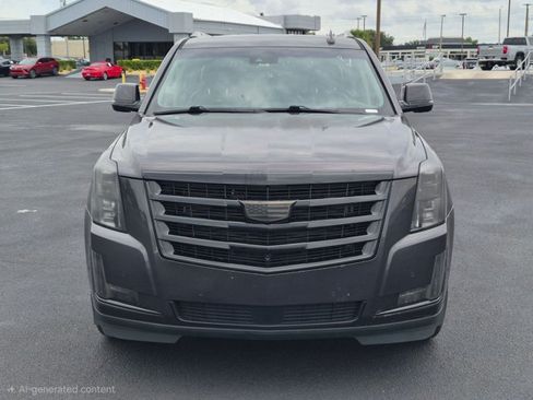 Used 2018 Cadillac Escalade ESV Luxury RWD image 2