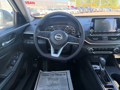 Used 2025 Nissan Altima 2.5 SV AWD/4WD image 14