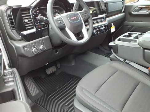 New 2026 GMC Sierra 1500 SLE w/ Preferred Package image 8