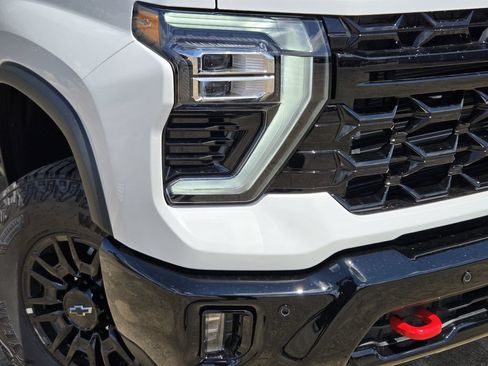 New 2026 Chevrolet Silverado 2500 ZR2 AWD/4WD image 10