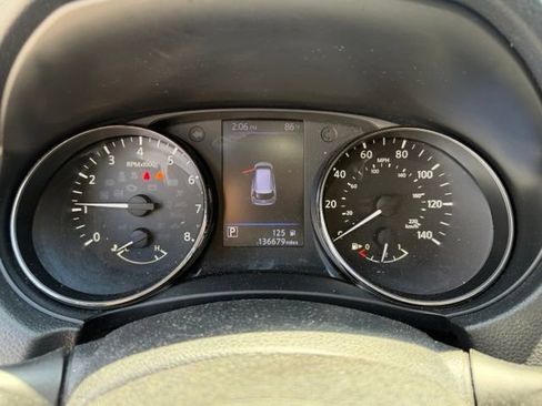 Used 2018 Nissan Rogue SV AWD/4WD image 7