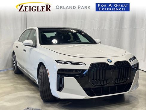 Used 2025 BMW 760i xDrive image 1