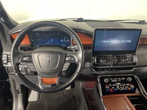 Used 2024 Lincoln Navigator Reserve AWD/4WD image 11