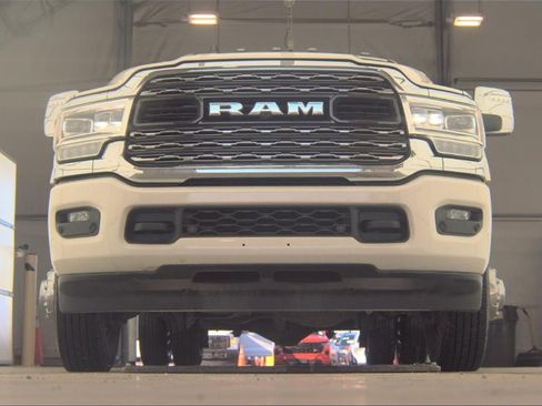 Used 2024 RAM 3500 Limited image 2