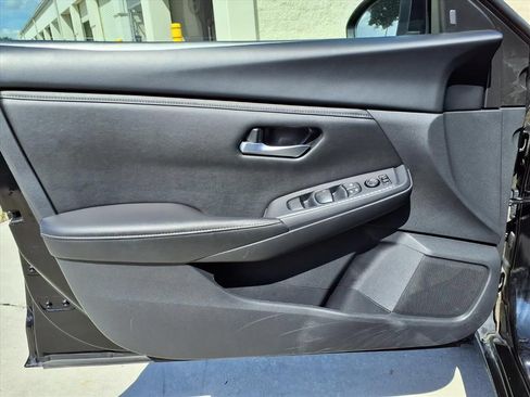 Used 2024 Nissan Sentra SV FWD image 17