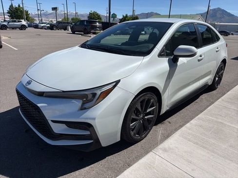 Used 2024 Toyota Corolla SE FWD image 3