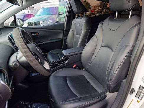 Used 2017 Toyota Prius Prime Premium image 21