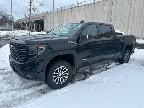 Used 2022 GMC Sierra 1500 AT4 w/ Technology Package image 2