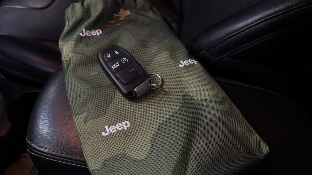 Used 2023 Jeep Cherokee Altitude Lux AWD/4WD image 41