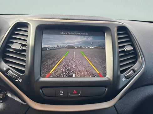 Used 2018 Jeep Cherokee Limited w/ High Altitude Package AWD/4WD image 15