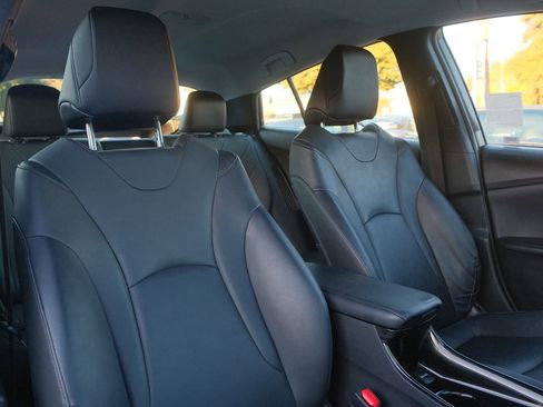 Used 2017 Toyota Prius Prime Advanced image 27