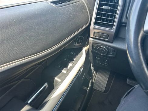 Used 2018 Ford Expedition Platinum AWD/4WD image 13