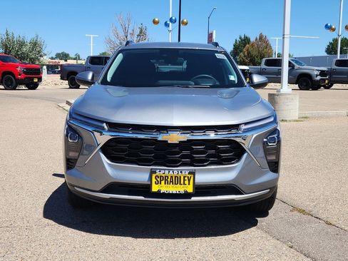 Used 2024 Chevrolet Trax LT FWD image 3