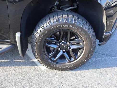 Used 2019 Chevrolet Silverado 1500 LT Trail Boss AWD/4WD image 36