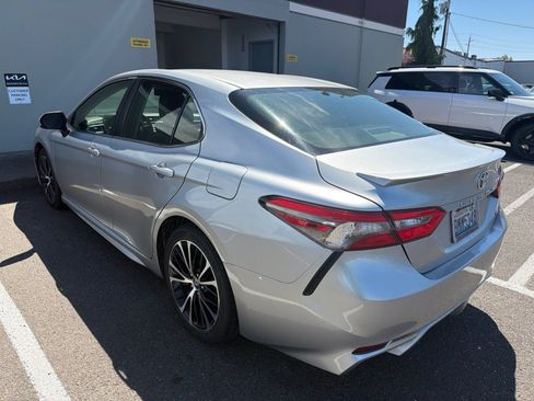 Used 2018 Toyota Camry SE FWD image 11