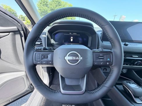Used 2026 Nissan Rogue SL AWD/4WD image 14