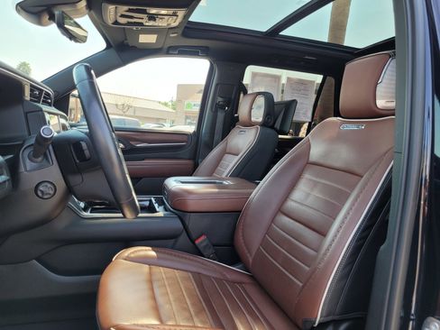 Used 2024 GMC Yukon Denali Ultimate image 10