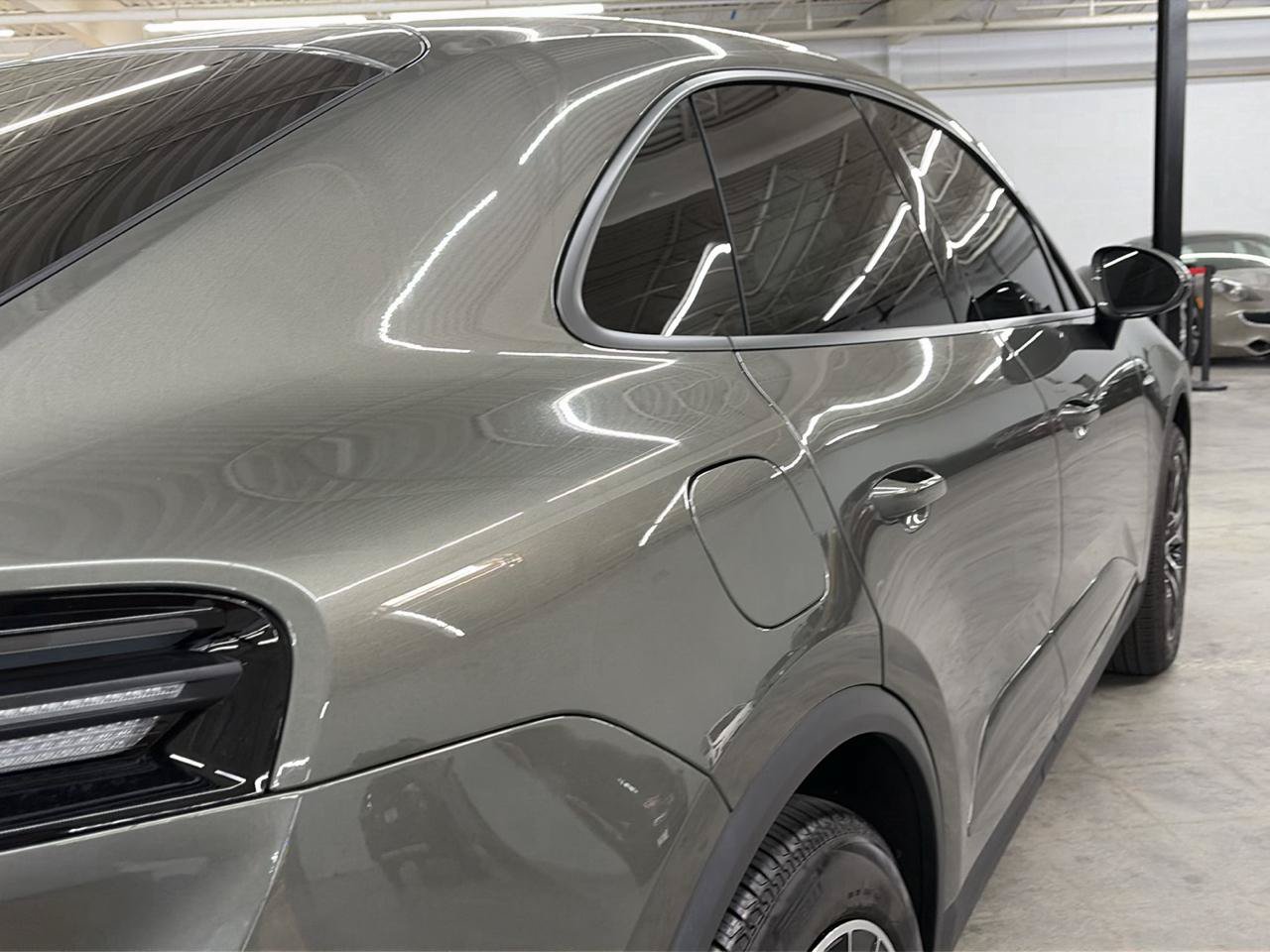 Used 2025 Porsche Macan Electric w/ Premium Package RWD image 9