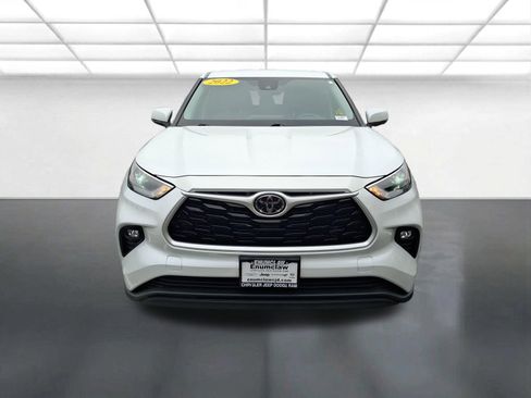 Used 2022 Toyota Highlander LE AWD/4WD image 8