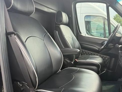 Used 2016 Mercedes-Benz Sprinter 2500 image 12