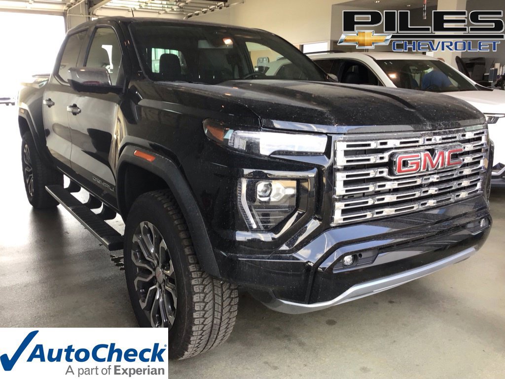 Used 2026 GMC Canyon Denali AWD/4WD image 1