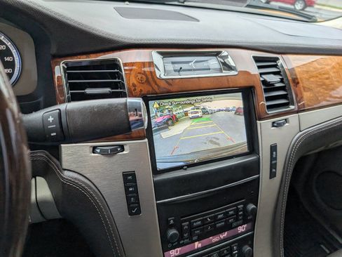 Used 2014 Cadillac Escalade Platinum image 25