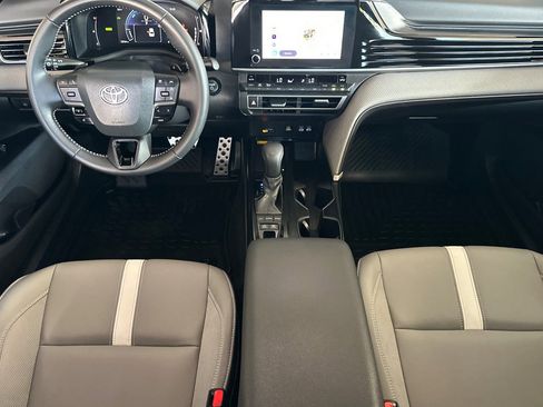 Used 2025 Toyota Camry SE image 10