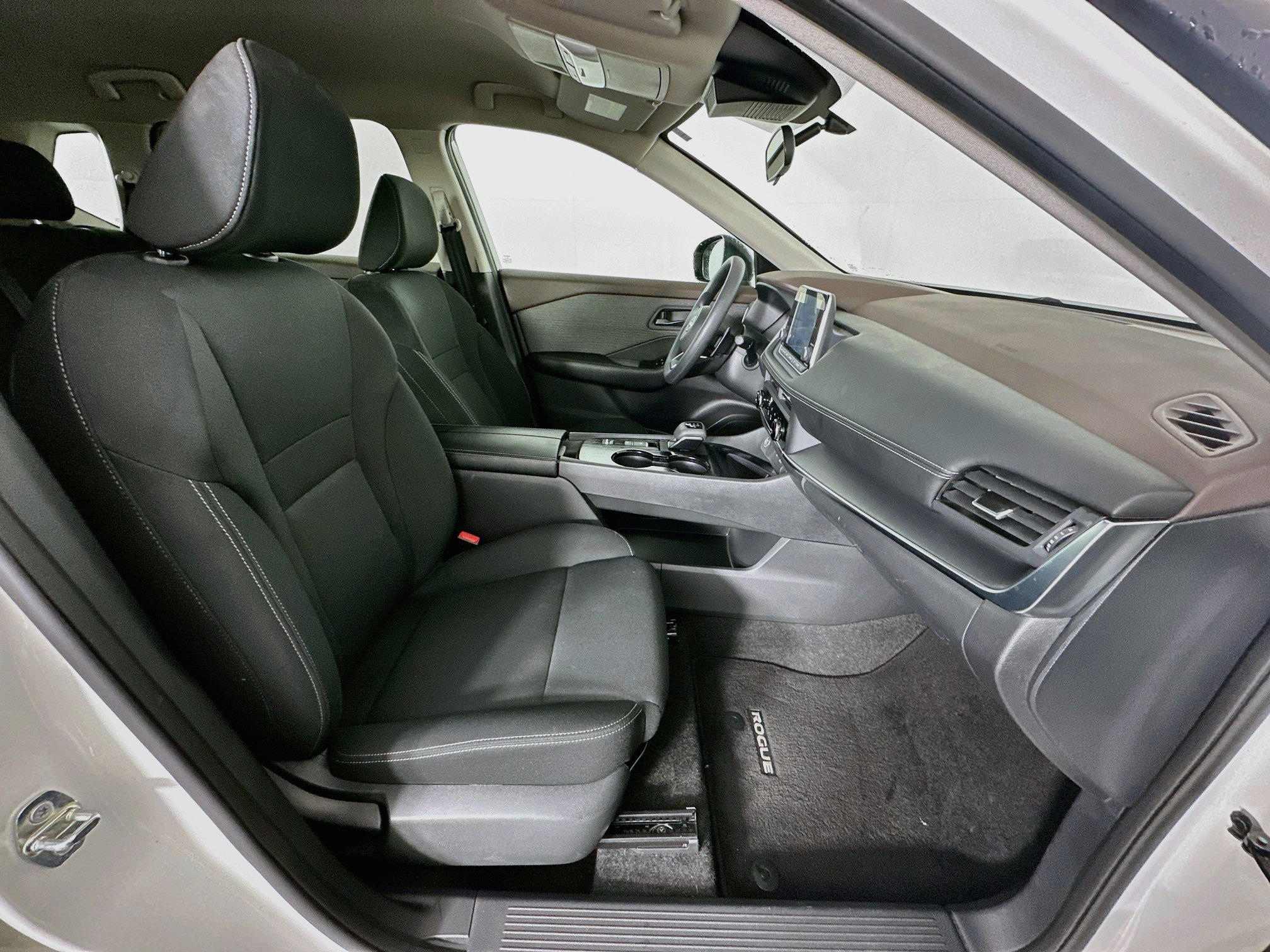 Used 2023 Nissan Rogue S FWD image 31