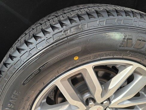 Used 2017 GMC Acadia SLE image 9