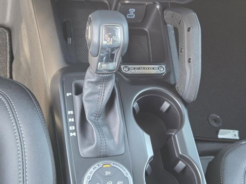 New 2025 Ford Bronco Badlands image 16