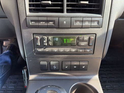 Used 2007 Ford Explorer Sport Trac Limited AWD/4WD image 12