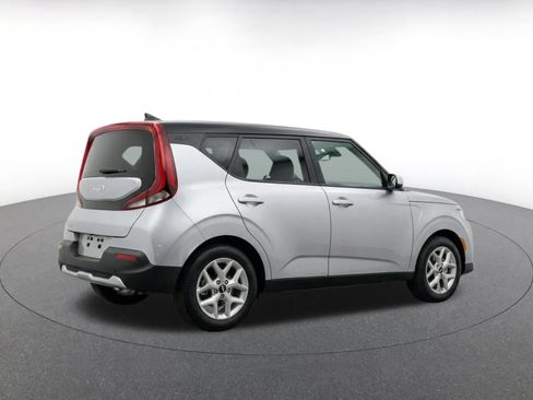 Used 2025 Kia Soul LX w/ LX Technology Package FWD image 8