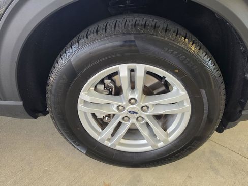 Used 2023 Ford Explorer XLT w/ Equipment Group 202A AWD/4WD image 6