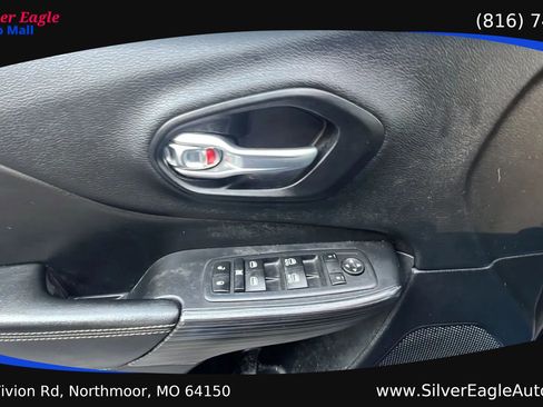 Used 2017 Jeep Cherokee Limited AWD/4WD image 13